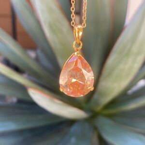 Amber Stone pendant necklace with gold chain around 16”gorgeous pendant …